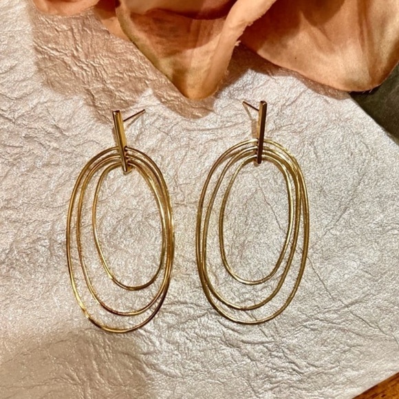 Large Gold Dangle Statement Earrings. Layered gold ovals post dangle earrings - Picture 12 of 14